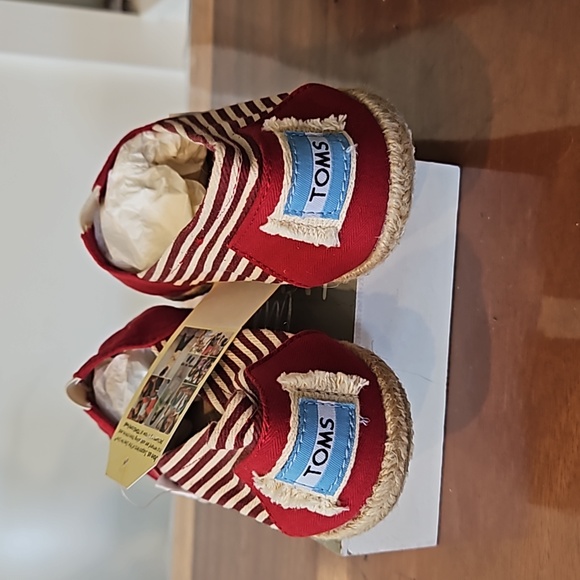 Tom's casual flats, red with red stripes. - Picture 7 of 7